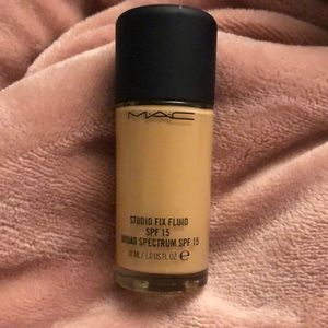 Mac studio fix fluid foundation